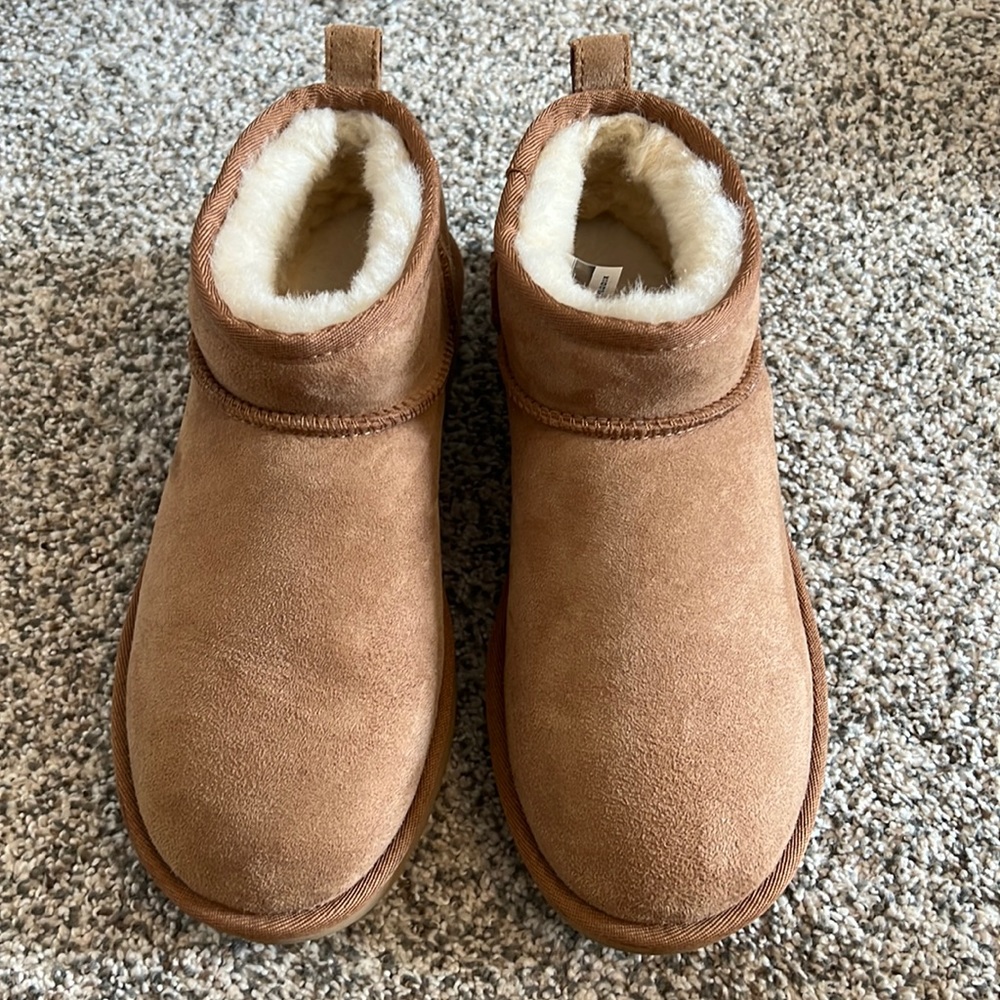 Ugg women’s classic ultra mini in color chestnut. Size 7